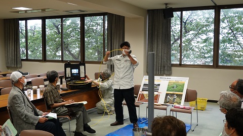 見学の様子２