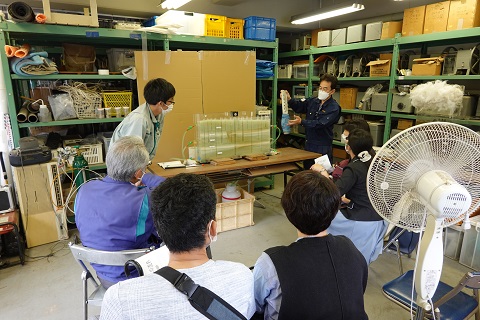 見学の様子２