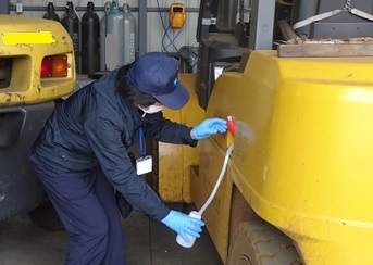重機からの抜取作業