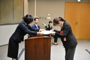 会長表彰状授与の様子1