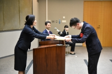 会長表彰状授与の様子2